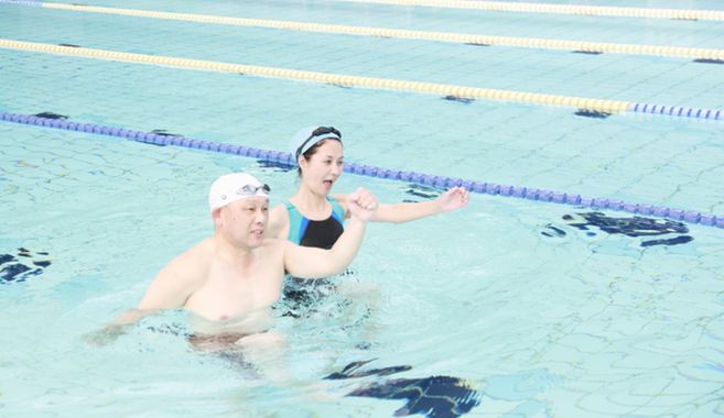 シニアの水中ウォーキング