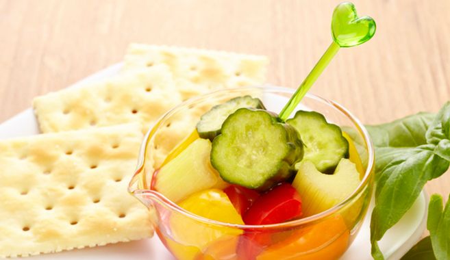 ピクルスとクラッカー