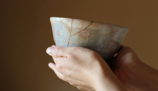 金継ぎされたお皿