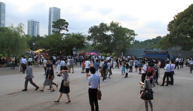 ポケモンGOを楽しむ人たち