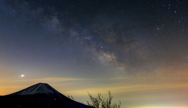 四季とともに移り変わる星空