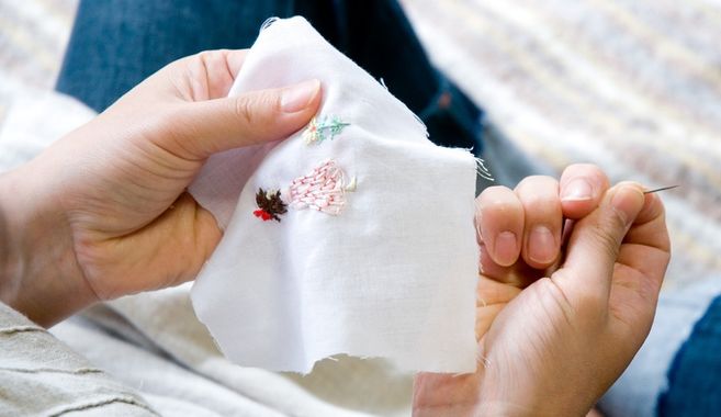 刺繍をする