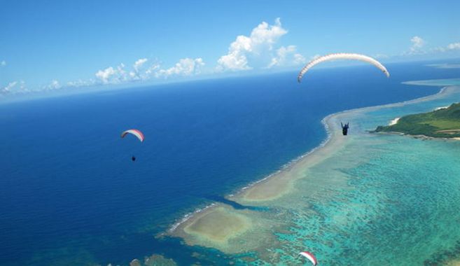 パラグライダーで地球を眺めよう