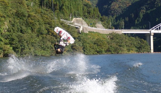 ウェイクボードとは