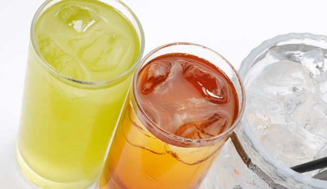 緑茶ハイとウーロンハイ