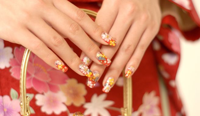 指先を彩るネイルアート