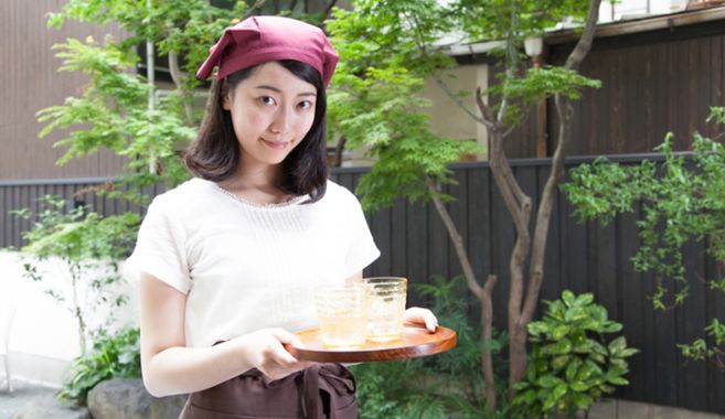 古民家カフェ店員