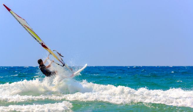 ウィンドサーフィンって？