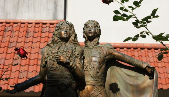 ベルサイユのばらの銅像