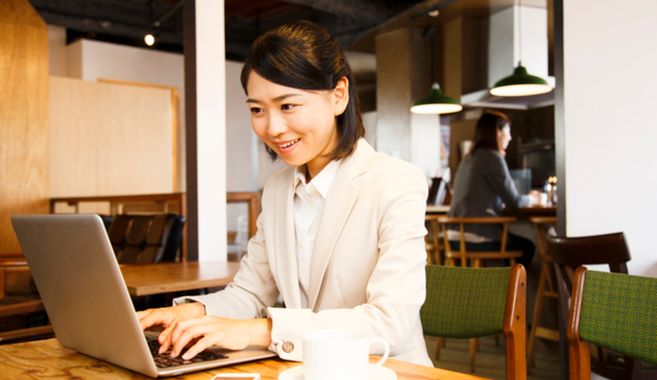 カフェでお仕事